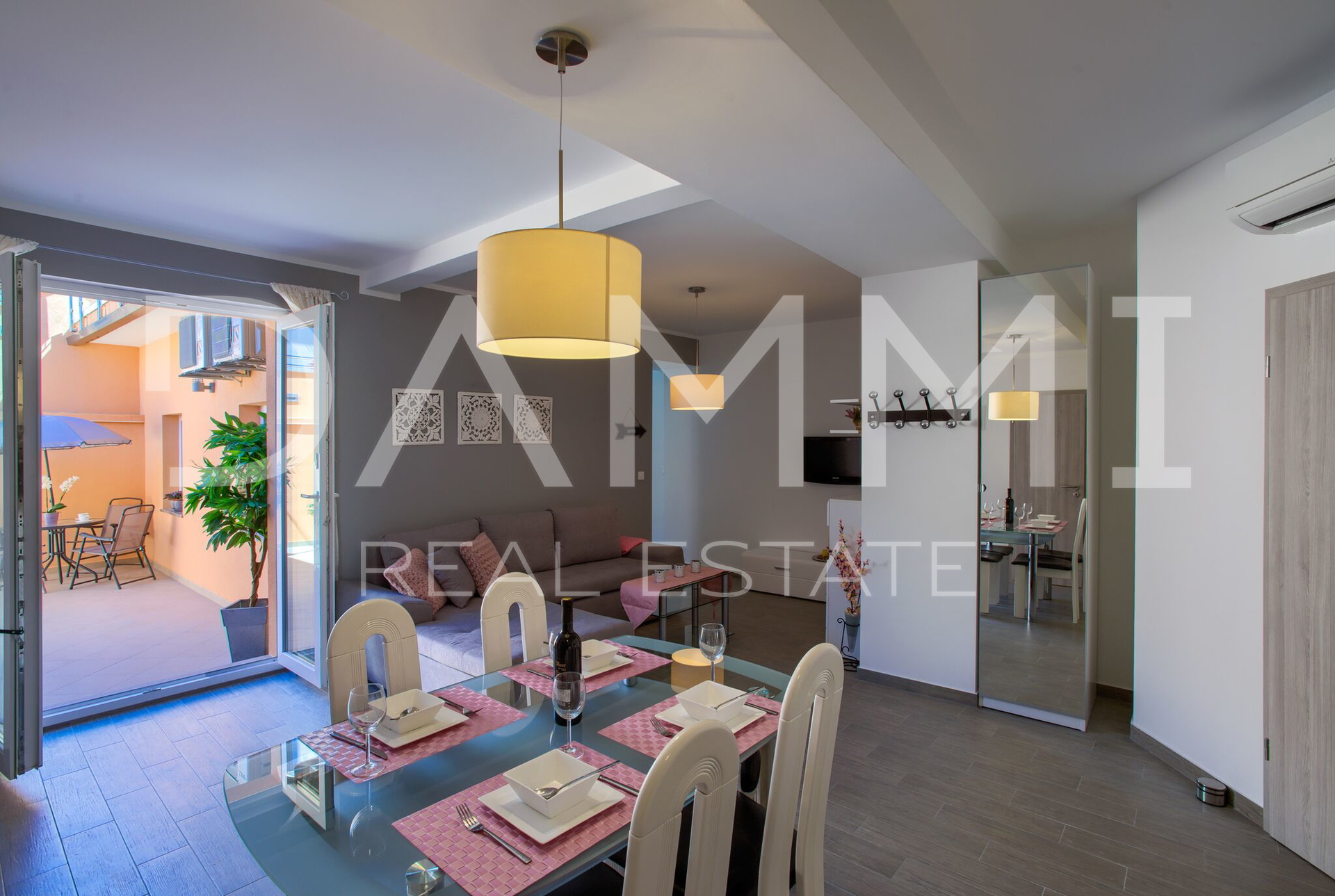 ISTRA&comma; PULA - House with 3 apartments in the city center near the Arena
