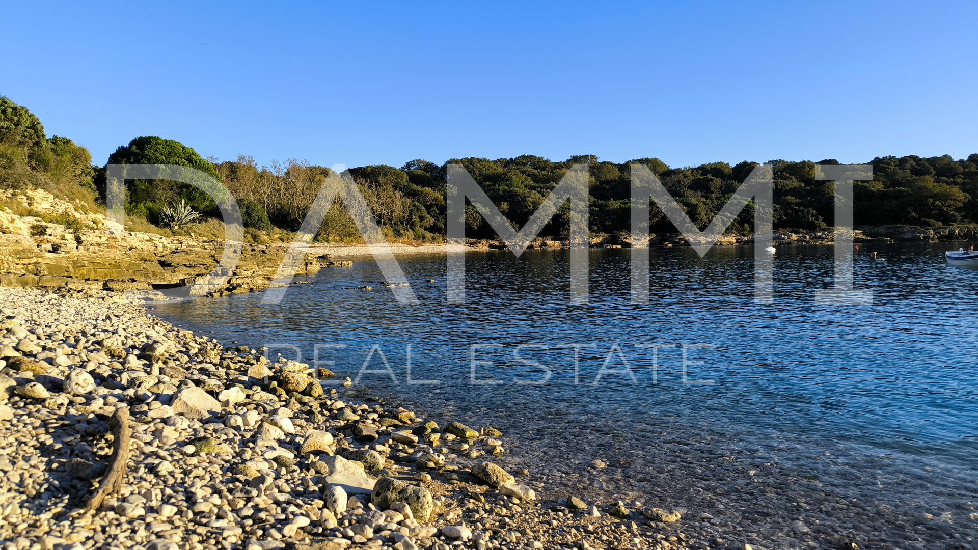 Istra&comma; Premantura - zemlji&scaron;te T3 zona&comma; 250 m od pla&zcaron;e