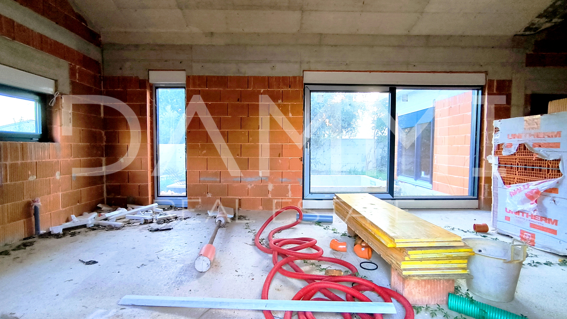 Istra&comma; Li&zcaron;njan - ku&cacute;a sa bazenom u roh-bau fazi