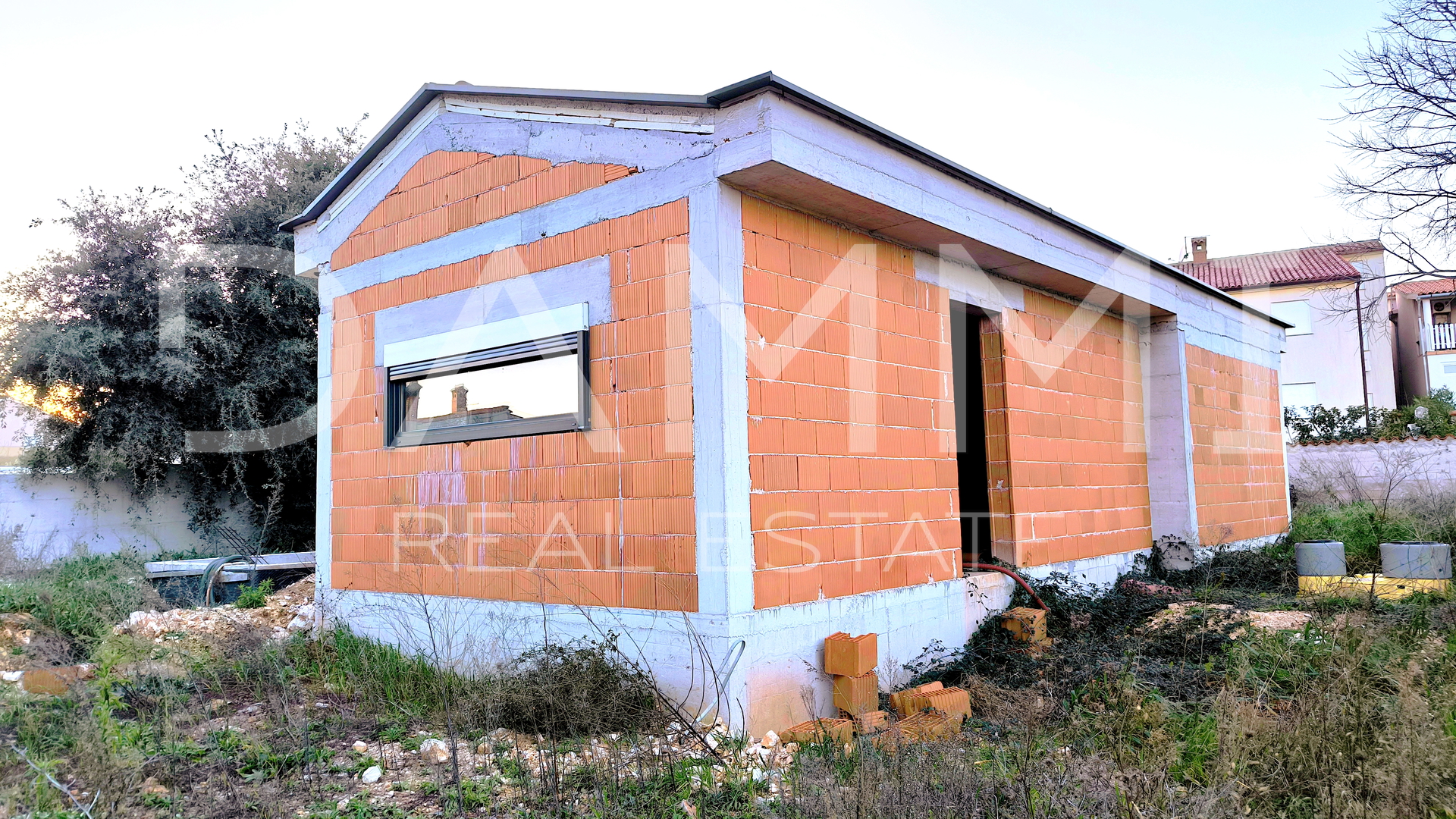 Istra&comma; Li&zcaron;njan - ku&cacute;a sa bazenom u roh-bau fazi