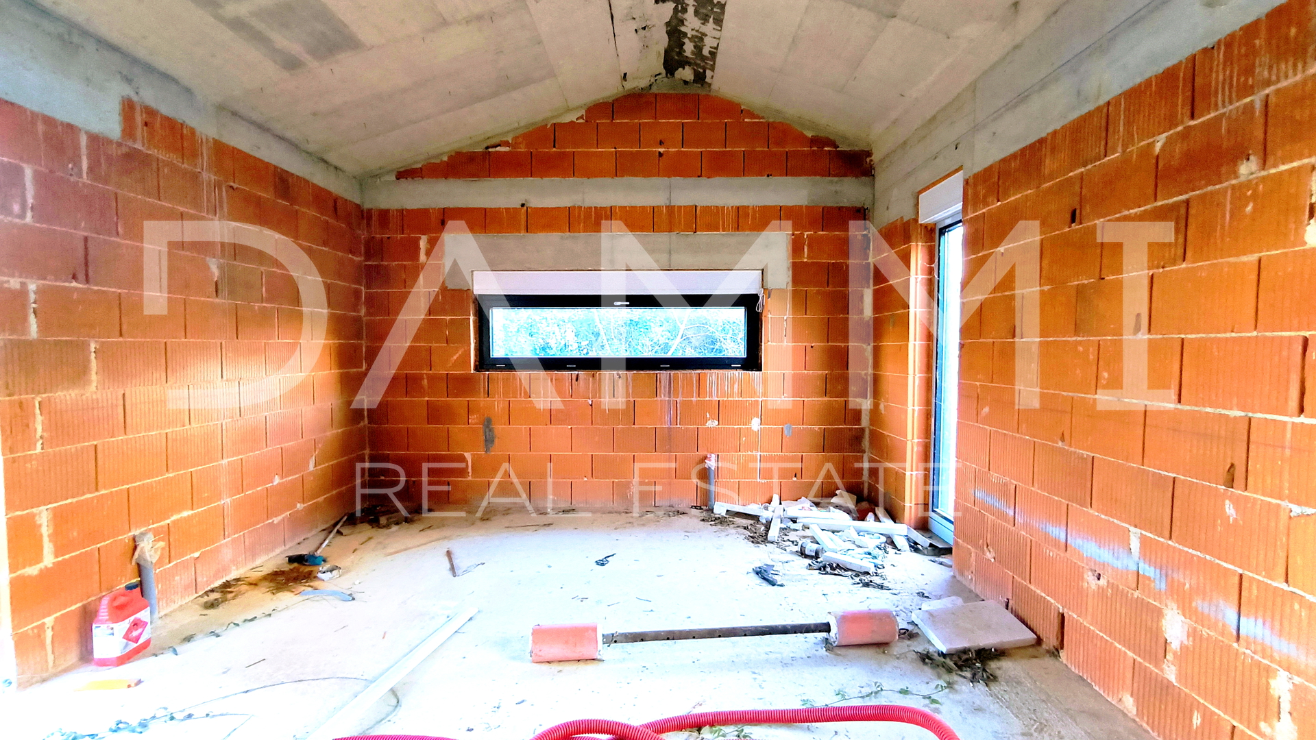 Istra&comma; Li&zcaron;njan - ku&cacute;a sa bazenom u roh-bau fazi