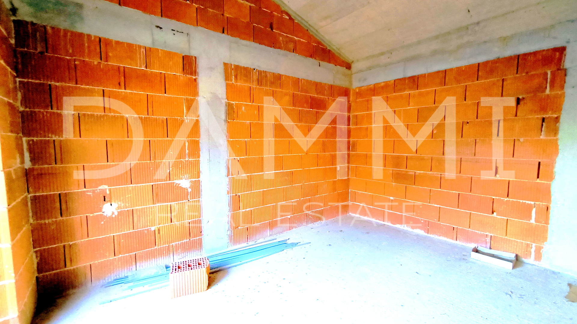 Istra&comma; Li&zcaron;njan - ku&cacute;a sa bazenom u roh-bau fazi