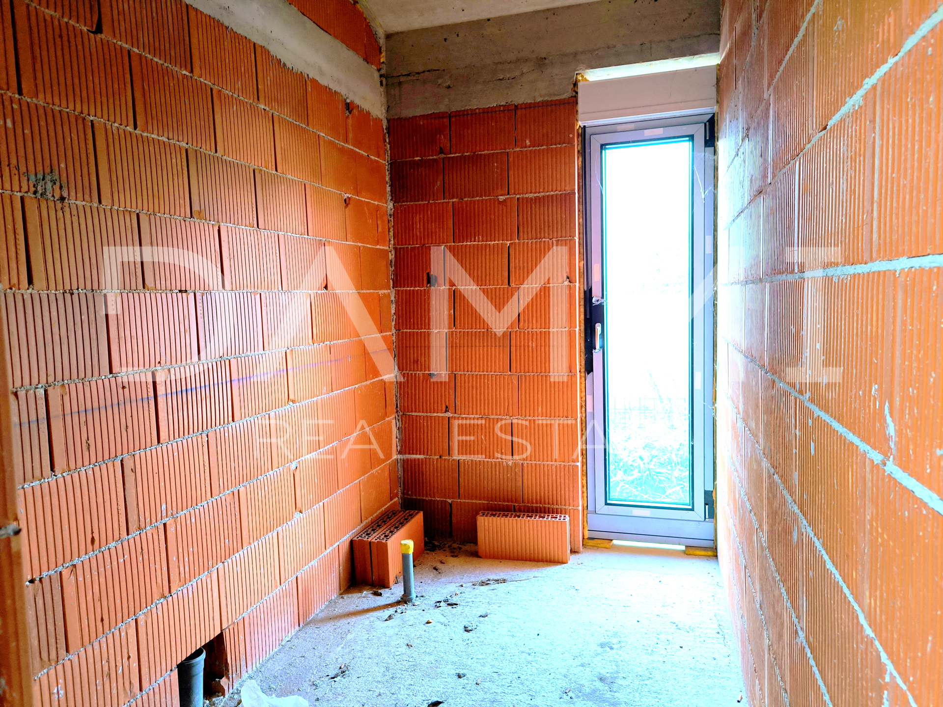 Istra&comma; Li&zcaron;njan - ku&cacute;a sa bazenom u roh-bau fazi