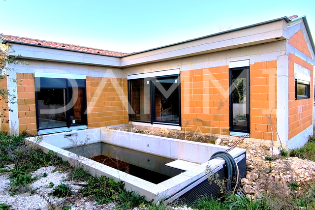 Istra, Ližnjan - kuća sa bazenom u roh-bau fazi