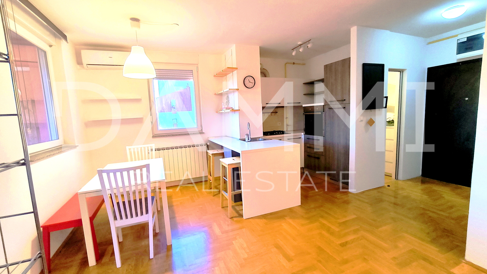 Pula&comma;&Scaron;ijana&comma; stan za najam 40m2&comma; sa gara&zcaron;om