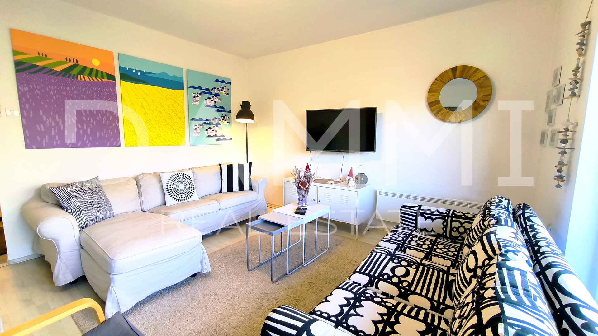 Pula&comma; centro ampio&comma; appartamento trilocale con garage