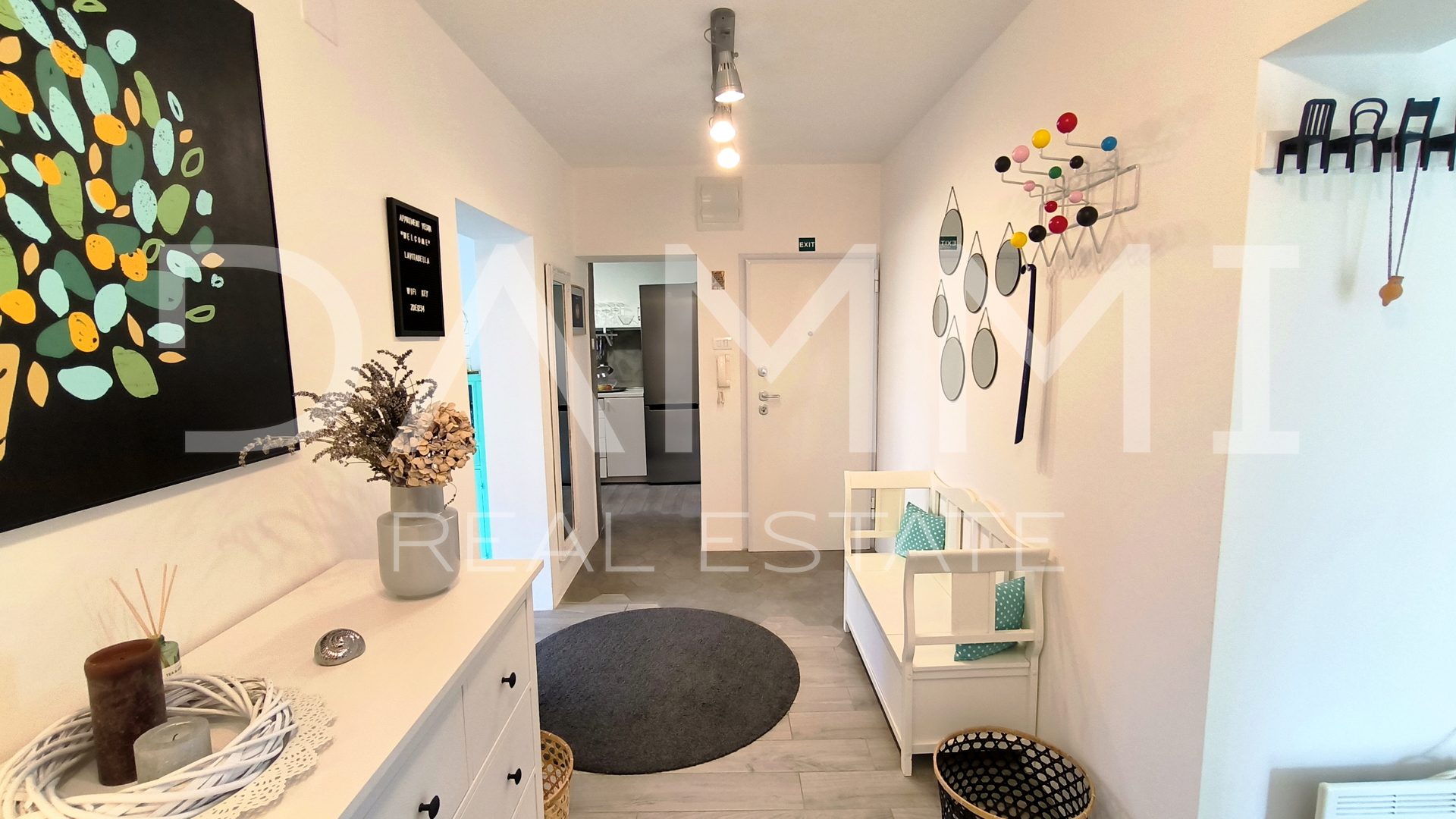 Pula&comma; centro ampio&comma; appartamento trilocale con garage