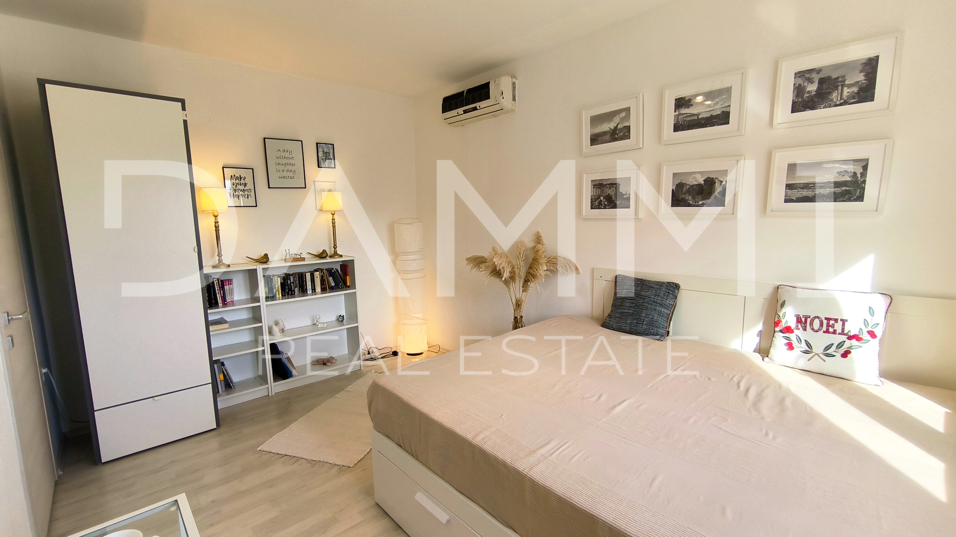 Pula&comma; centro ampio&comma; appartamento trilocale con garage