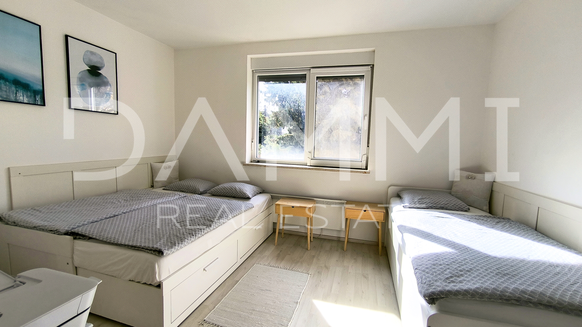 Pula&comma; centro ampio&comma; appartamento trilocale con garage