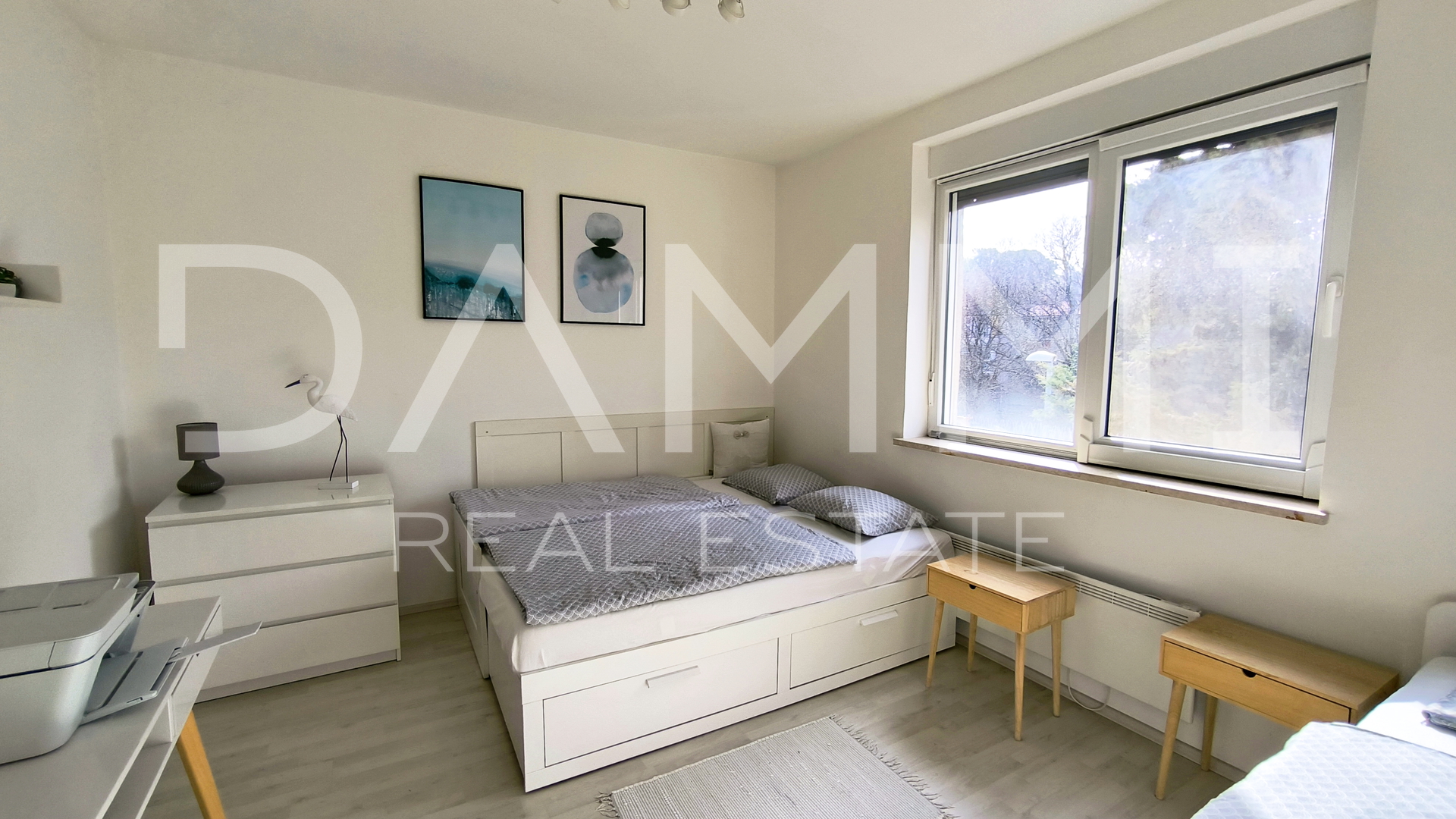 Pula&comma; centro ampio&comma; appartamento trilocale con garage