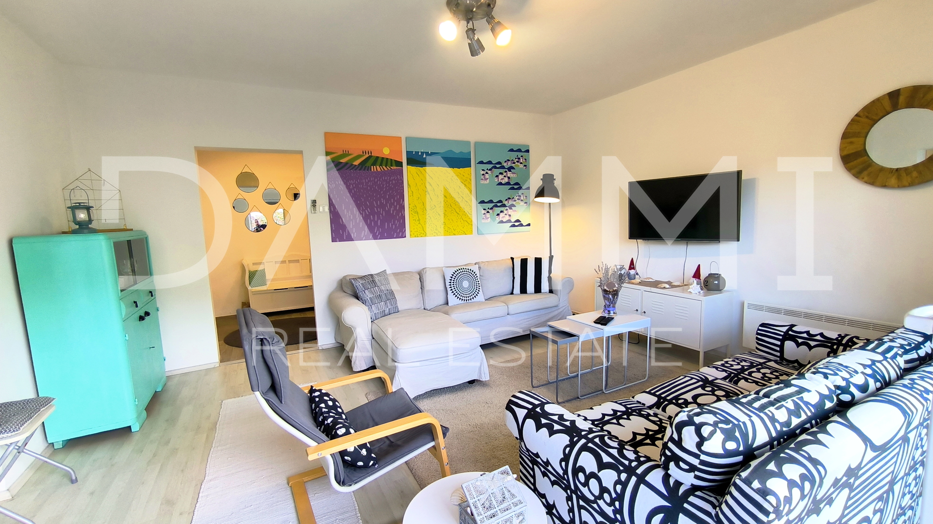 Pula&comma; centro ampio&comma; appartamento trilocale con garage