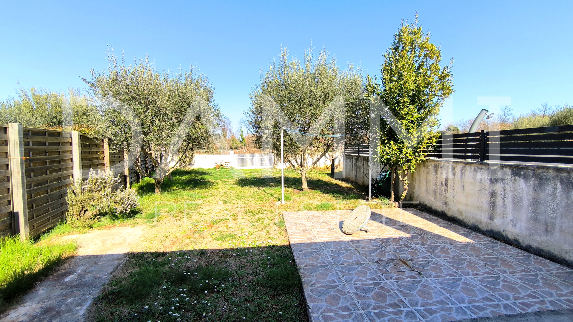 ISTRA&comma; MAR&Ccaron;ANA - renovirana istarska ku&cacute;a s lijepim dvori&scaron;tem&comma; blizina pla&zcaron;e