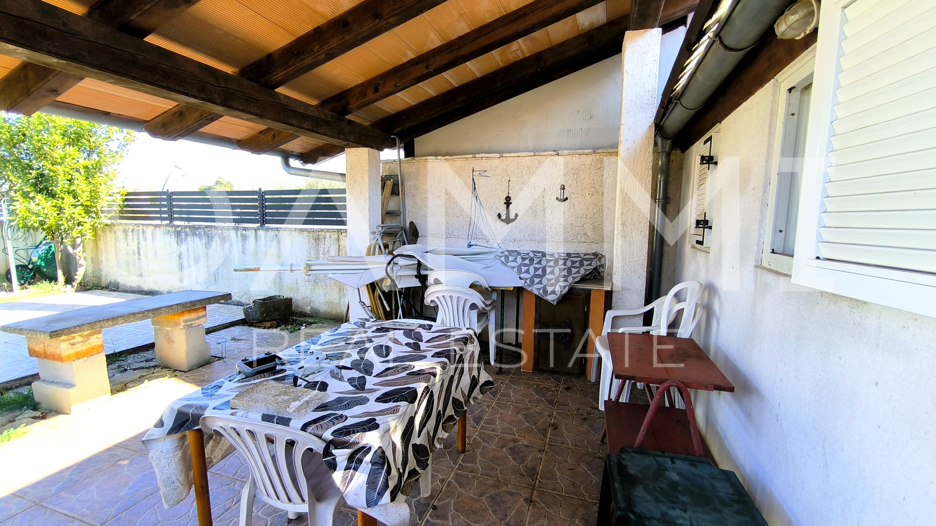 ISTRA&comma; MAR&Ccaron;ANA - renovirana istarska ku&cacute;a s lijepim dvori&scaron;tem&comma; blizina pla&zcaron;e