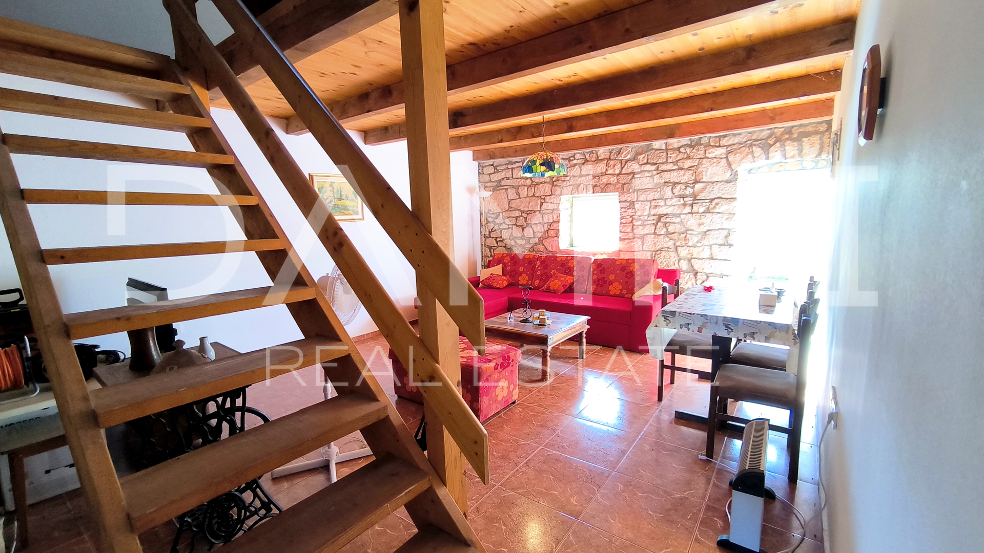 ISTRA&comma; MAR&Ccaron;ANA - renovirana istarska ku&cacute;a s lijepim dvori&scaron;tem&comma; blizina pla&zcaron;e