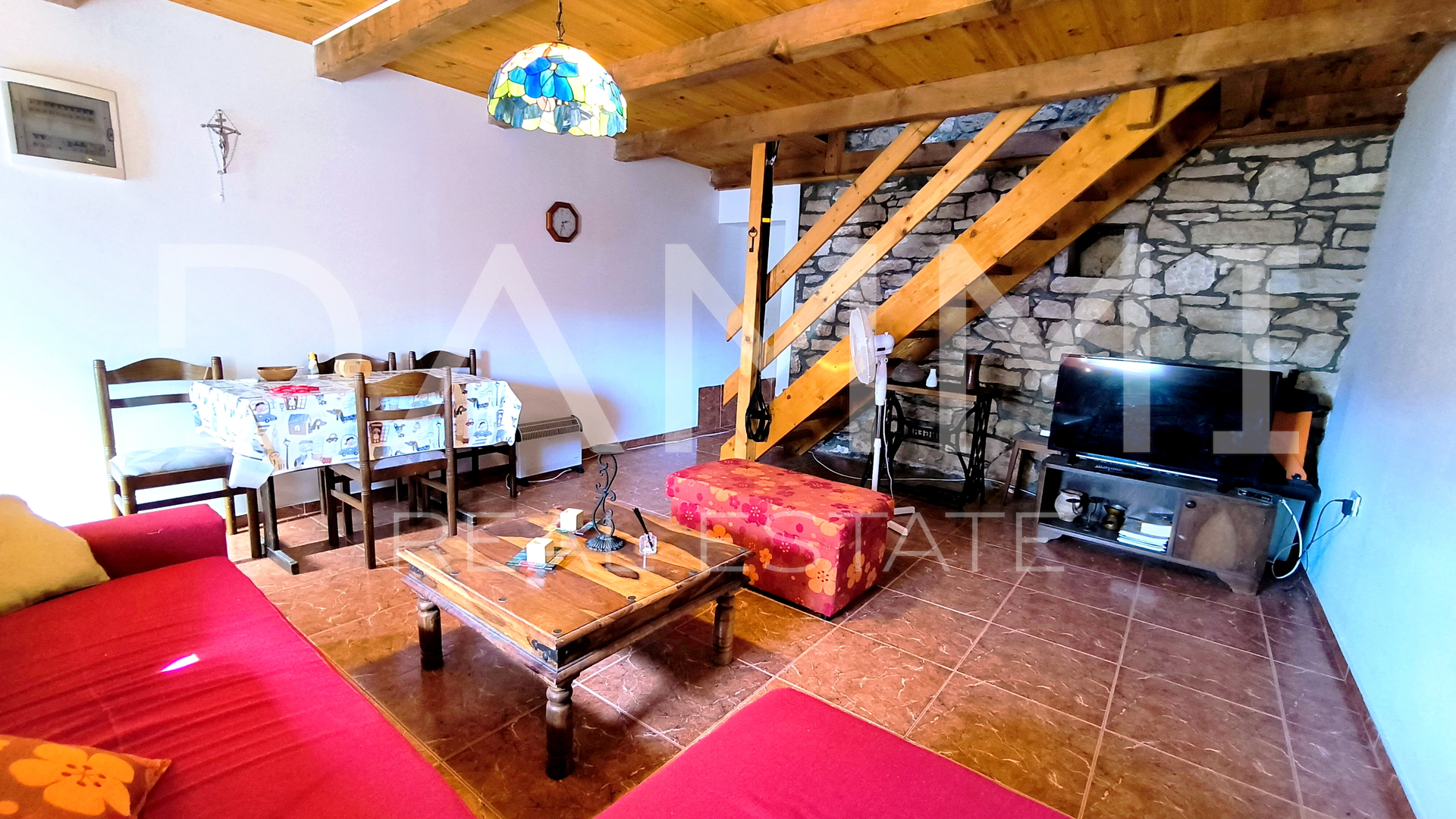 ISTRA&comma; MAR&Ccaron;ANA - renovirana istarska ku&cacute;a s lijepim dvori&scaron;tem&comma; blizina pla&zcaron;e