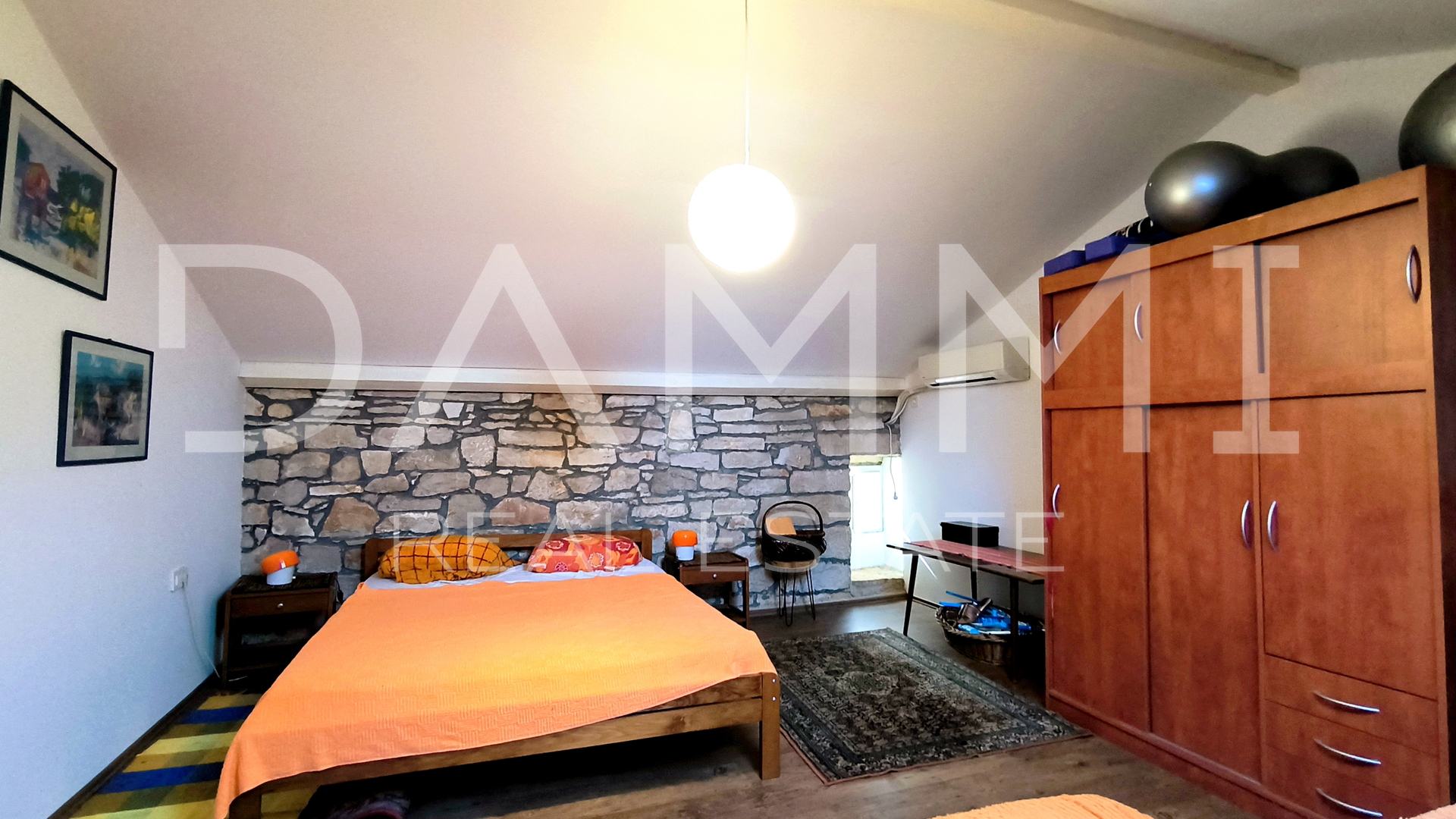 ISTRA&comma; MAR&Ccaron;ANA - renovirana istarska ku&cacute;a s lijepim dvori&scaron;tem&comma; blizina pla&zcaron;e