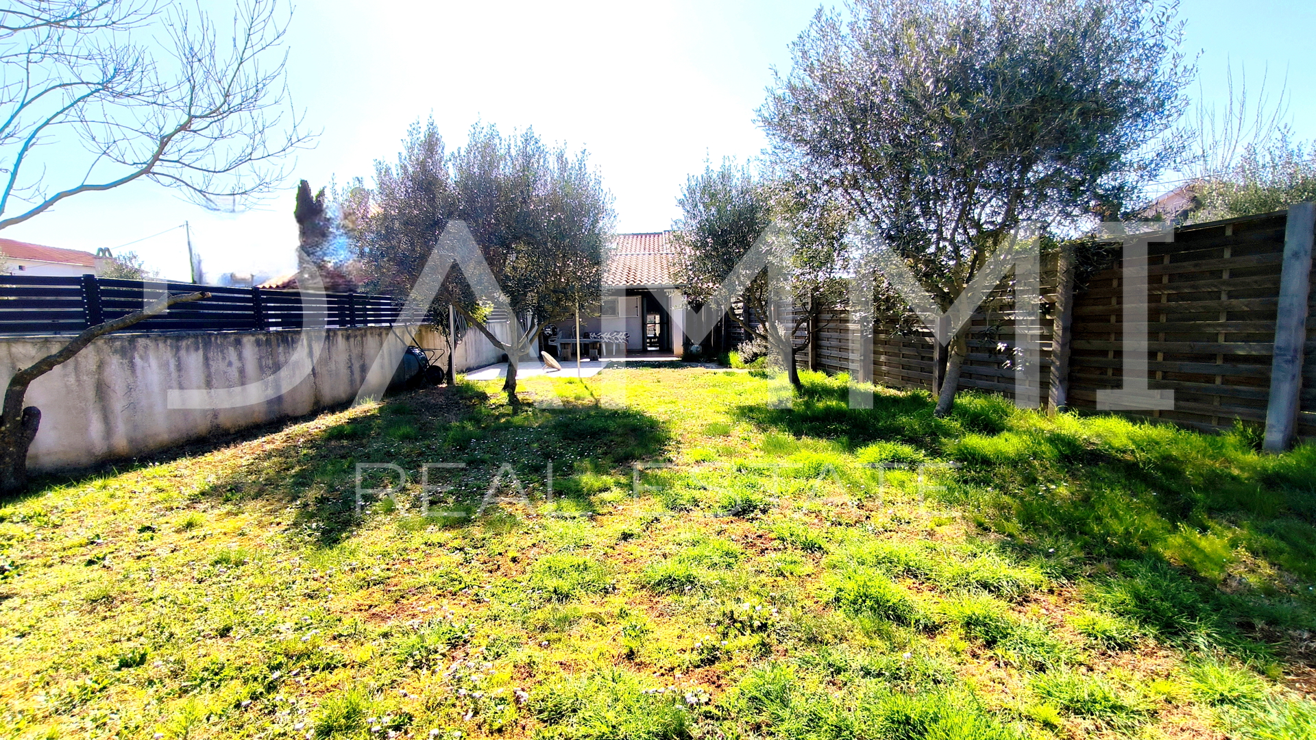 ISTRA&comma; MAR&Ccaron;ANA - renovirana istarska ku&cacute;a s lijepim dvori&scaron;tem&comma; blizina pla&zcaron;e