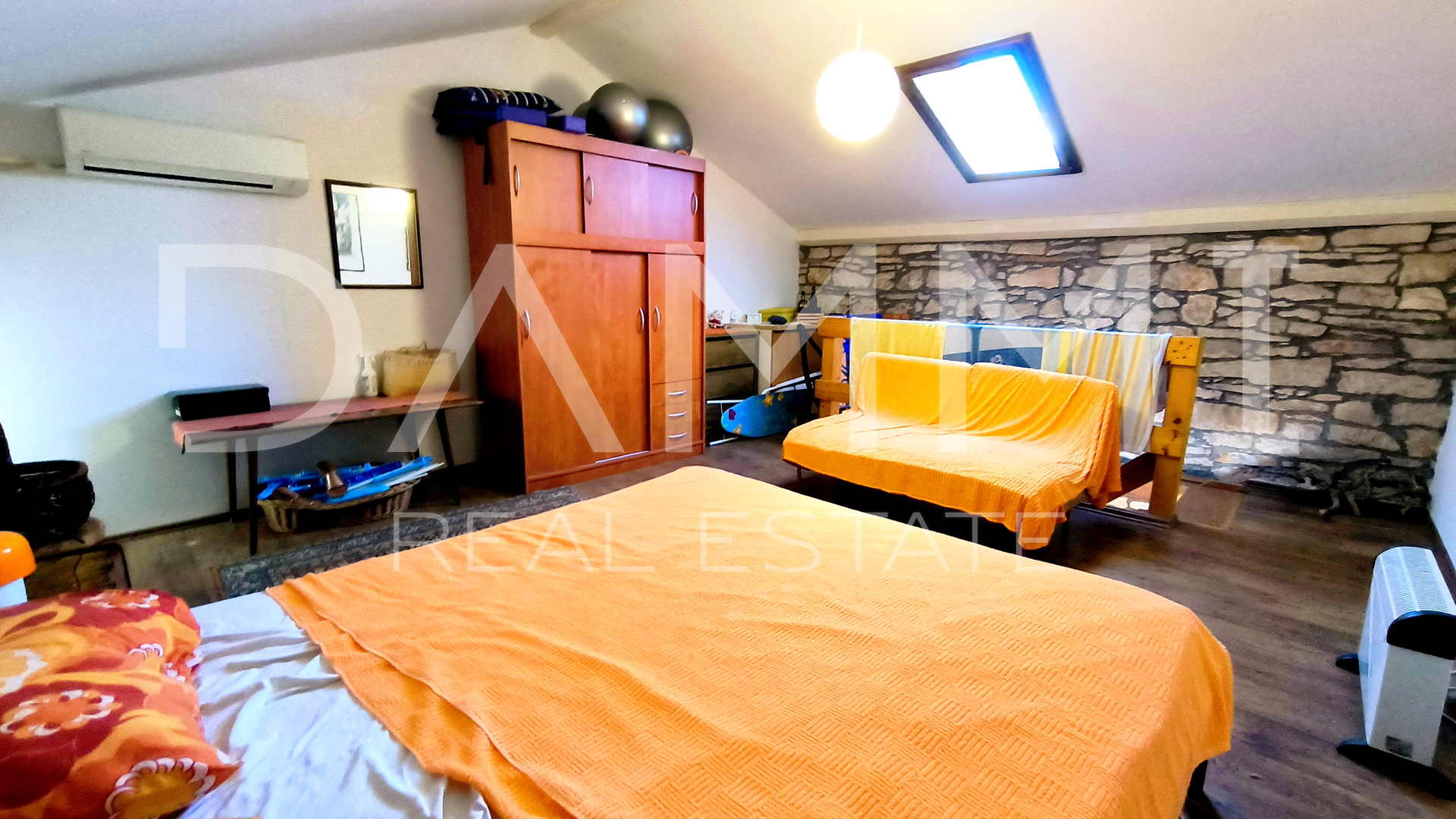 ISTRA&comma; MAR&Ccaron;ANA - renovirana istarska ku&cacute;a s lijepim dvori&scaron;tem&comma; blizina pla&zcaron;e