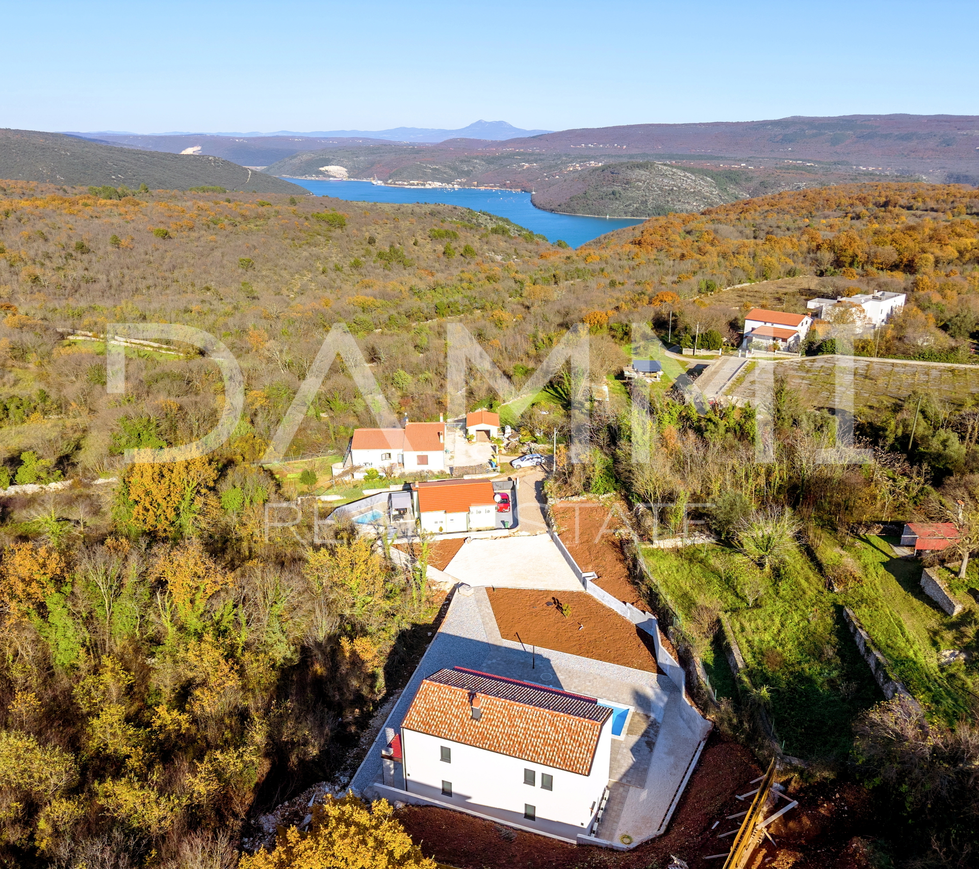 Istra&comma; Rakalj- moderna vila s bazenom&comma; pogled more