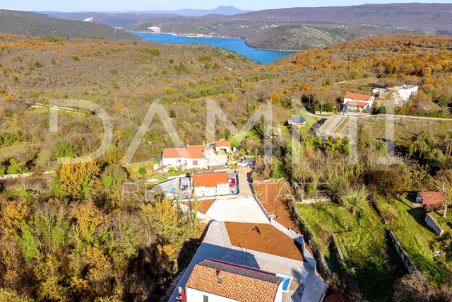 Istra, Rakalj- moderna vila s bazenom, pogled more