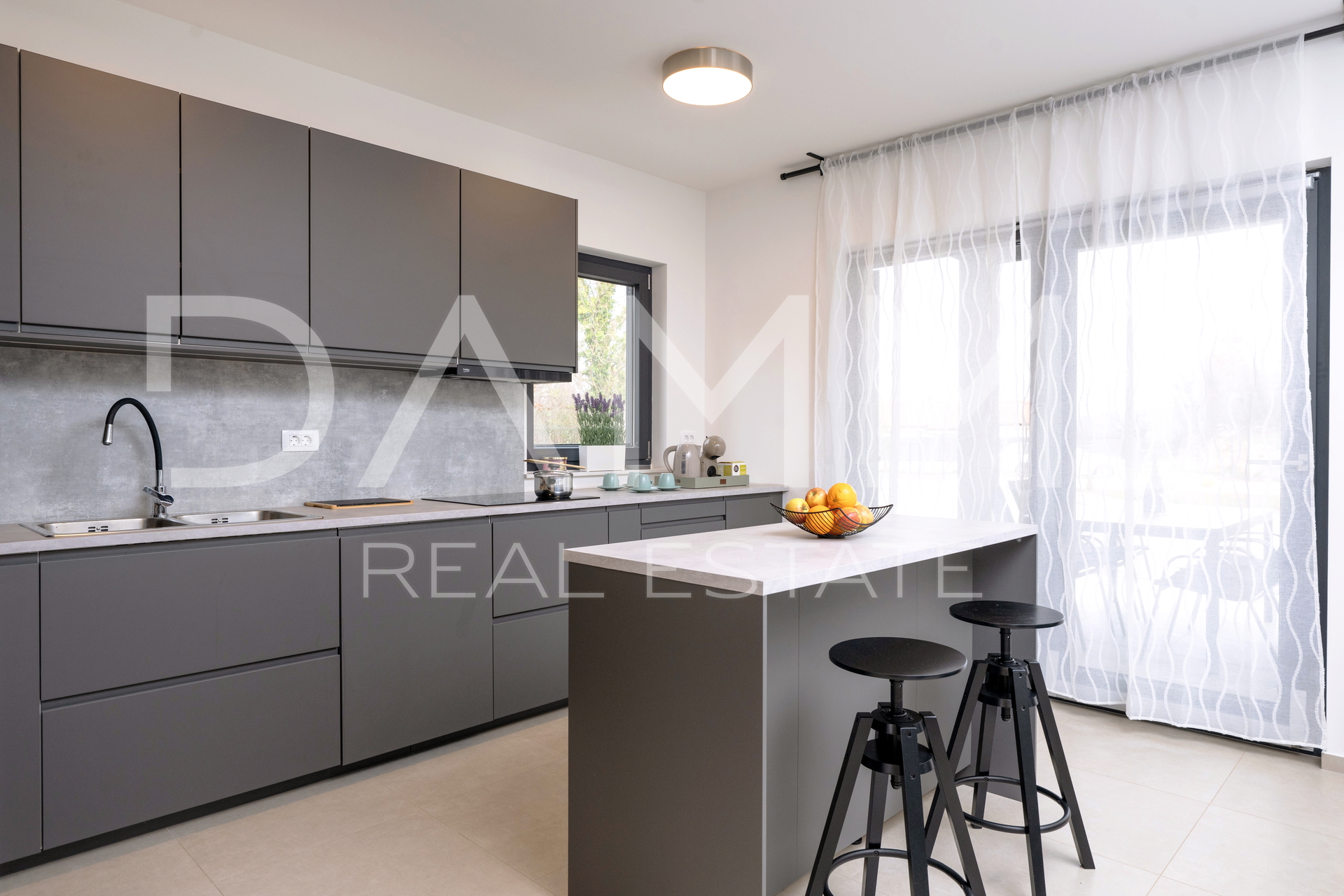 Istra&comma; Rakalj- moderna vila s bazenom&comma; pogled more