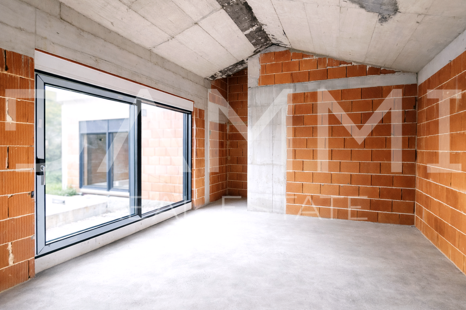 Istra&comma; Li&zcaron;njan - casa con piscina in fase di grezzo