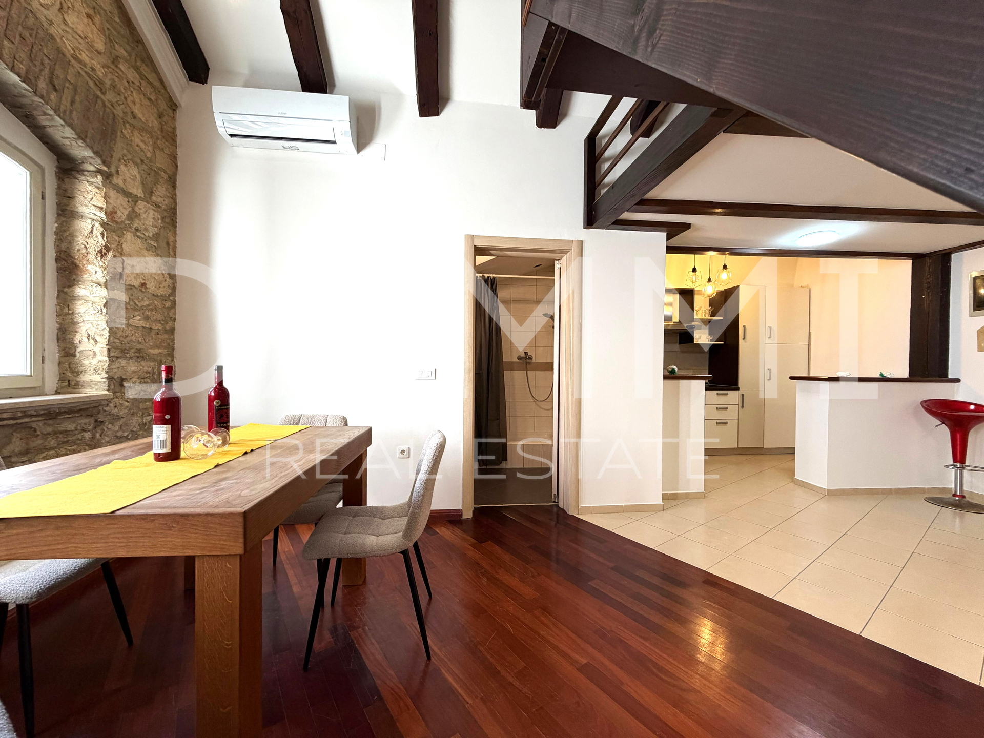 Pula&comma; Stoja&comma; ure&dstrok;en stan na odli&ccaron;noj lokaciji