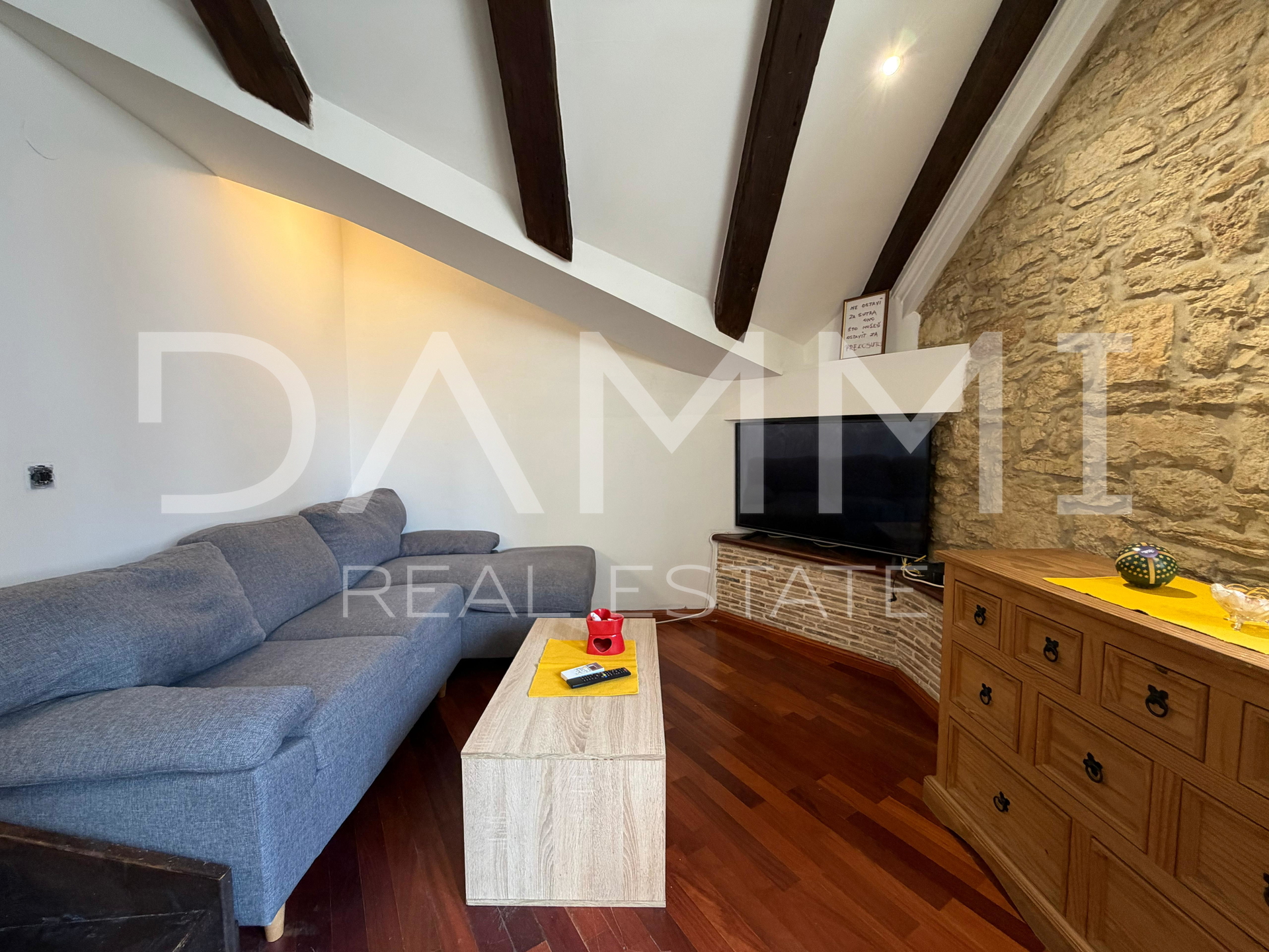 Pula&comma; Stoja&comma; ure&dstrok;en stan na odli&ccaron;noj lokaciji