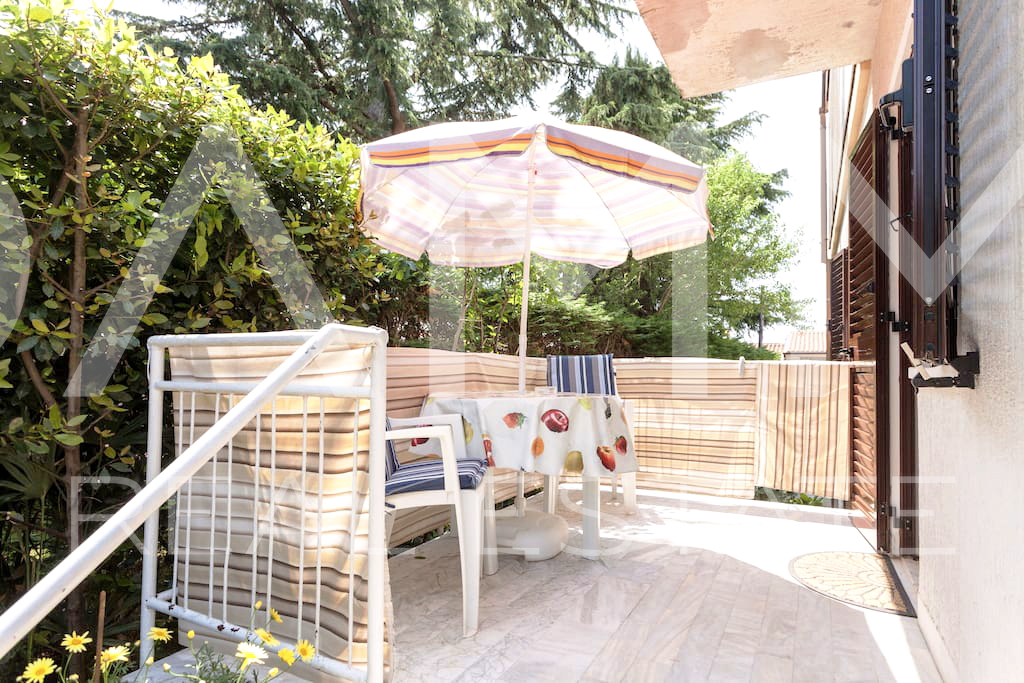 Istra&comma; Umag - samostoje&cacute;a apartmanska ku&cacute;a&comma; 100 m od pla&zcaron;e&comma; pogled more