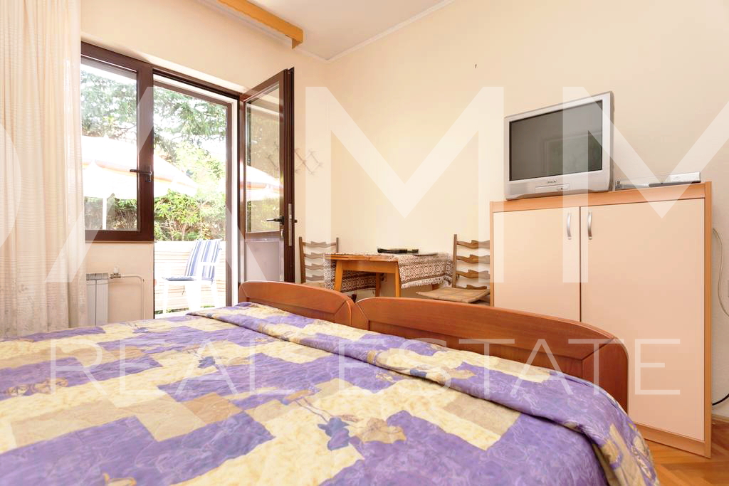 Istra&comma; Umag - samostoje&cacute;a apartmanska ku&cacute;a&comma; 100 m od pla&zcaron;e&comma; pogled more