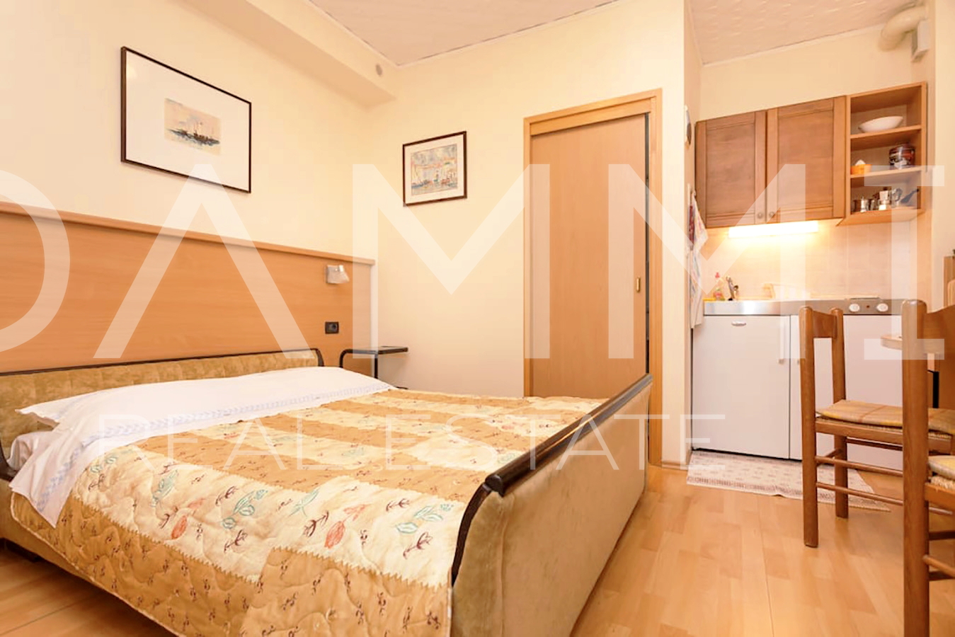 Istra&comma; Umag - samostoje&cacute;a apartmanska ku&cacute;a&comma; 100 m od pla&zcaron;e&comma; pogled more