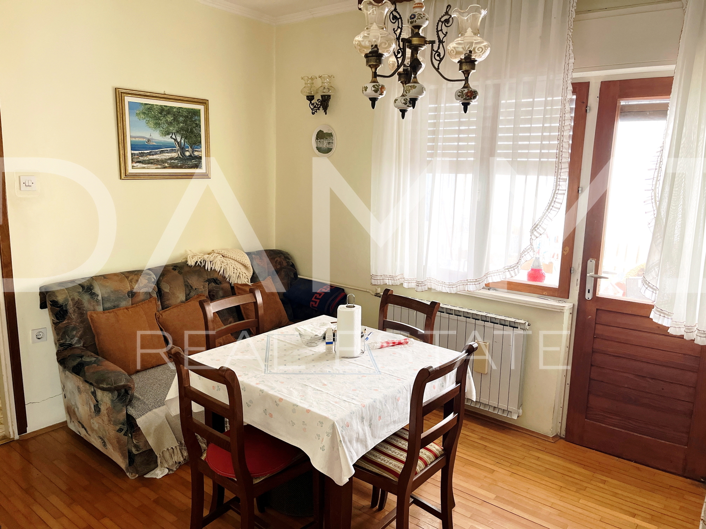Istra&comma; Umag - samostoje&cacute;a apartmanska ku&cacute;a&comma; 100 m od pla&zcaron;e&comma; pogled more