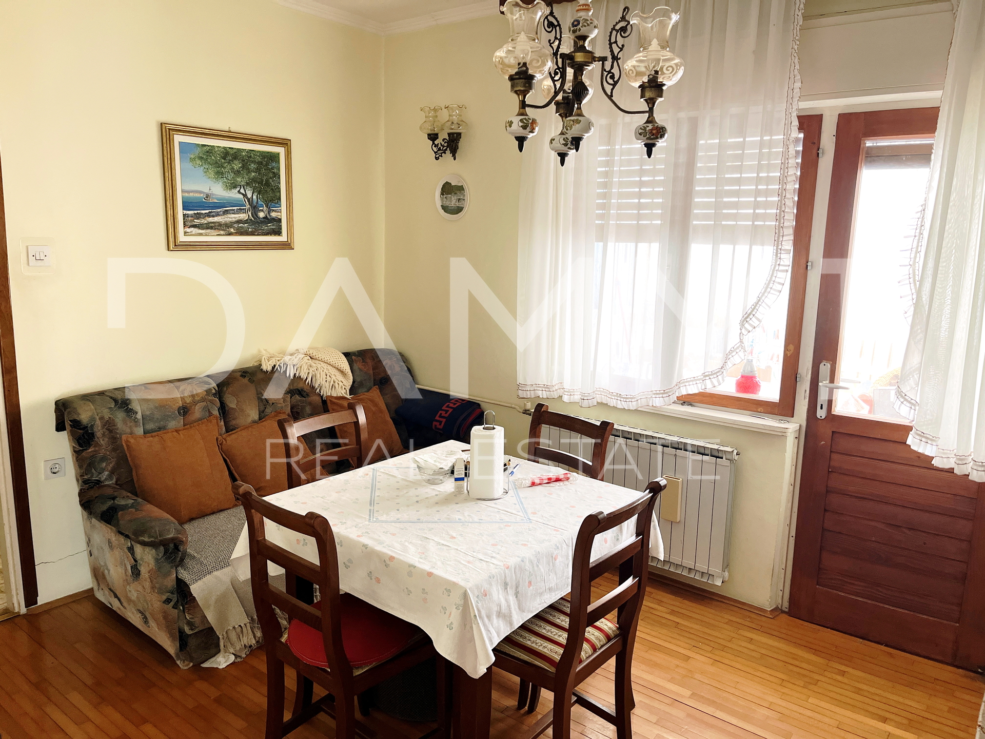 Istra&comma; Umag - samostoje&cacute;a apartmanska ku&cacute;a&comma; 100 m od pla&zcaron;e&comma; pogled more