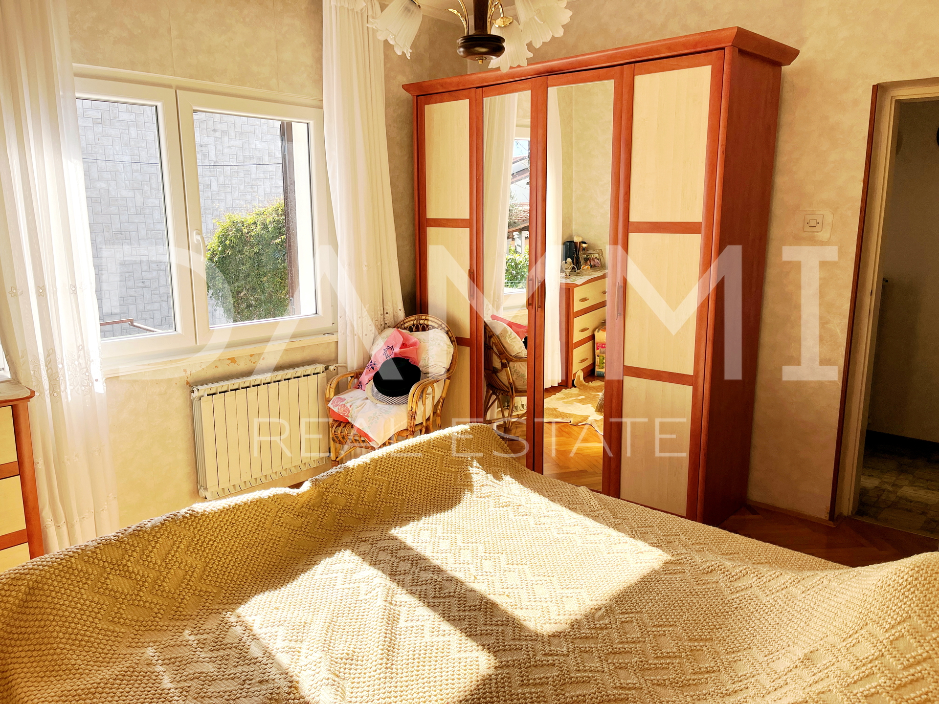 Istra&comma; Umag - samostoje&cacute;a apartmanska ku&cacute;a&comma; 100 m od pla&zcaron;e&comma; pogled more