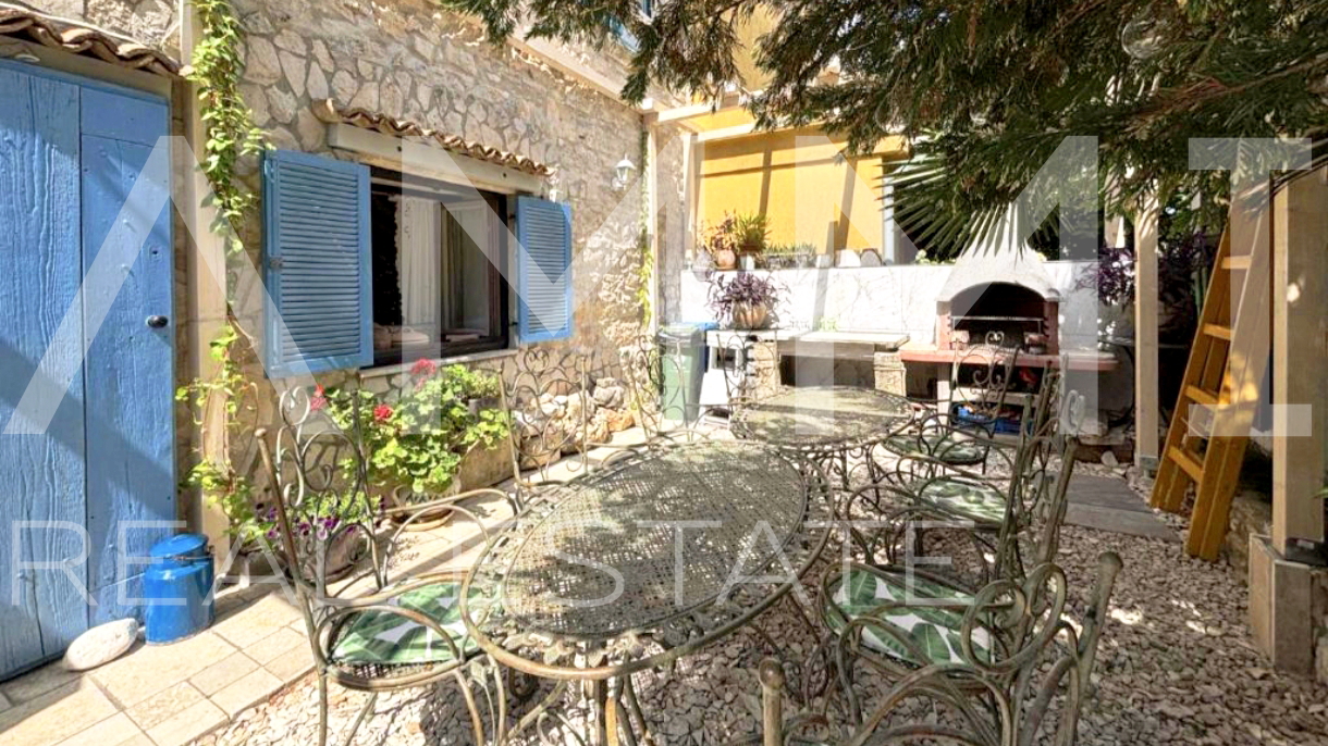 Istra&comma; Krnica - &scaron;armantna kamena ku&cacute;a sa bazenom