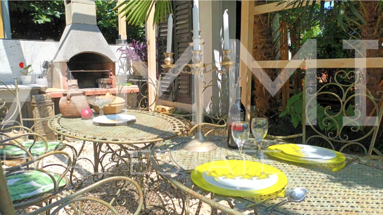 Istra&comma; Krnica - &scaron;armantna kamena ku&cacute;a sa bazenom