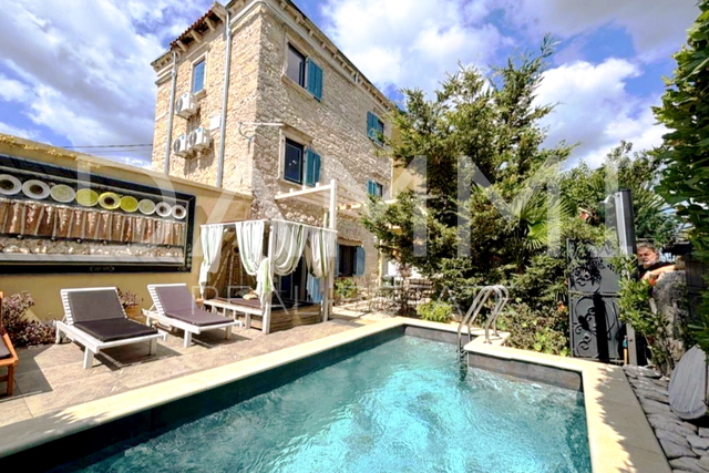 Istra, Krnica - šarmantna kamena kuća sa bazenom