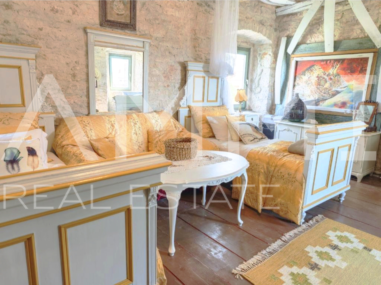 Istra&comma; Krnica - &scaron;armantna kamena ku&cacute;a sa bazenom