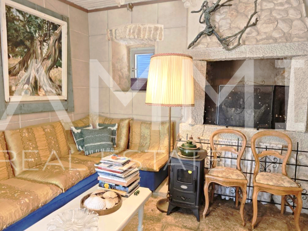 Istra&comma; Krnica - &scaron;armantna kamena ku&cacute;a sa bazenom