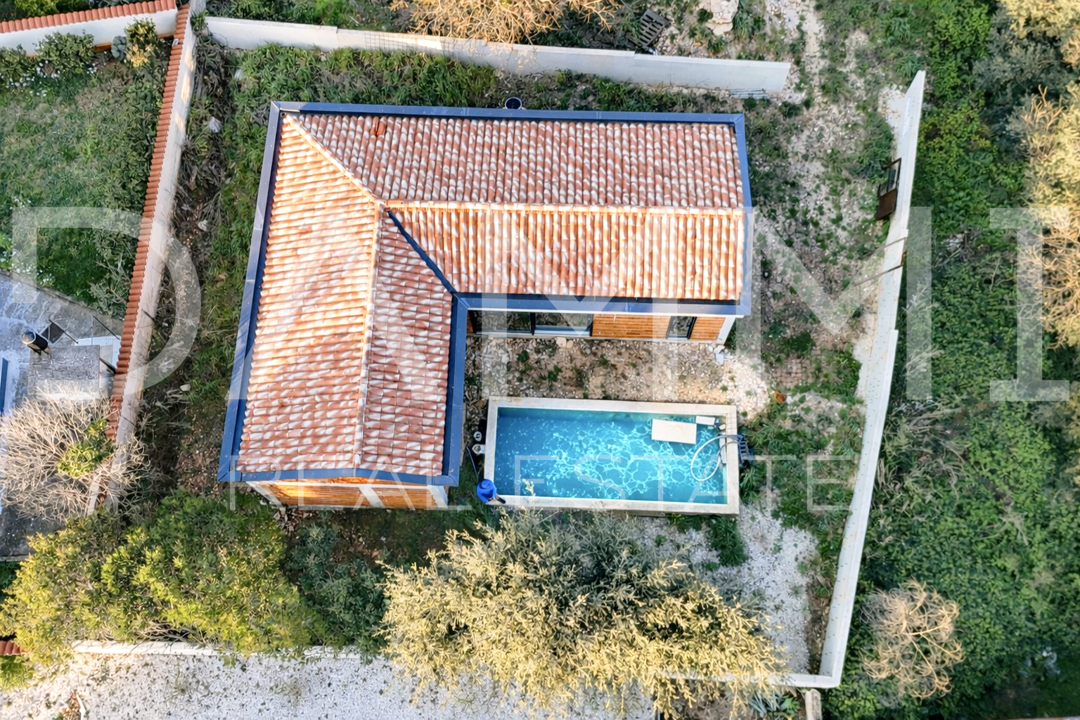 Istra&comma; Li&zcaron;njan - casa con piscina in fase di grezzo