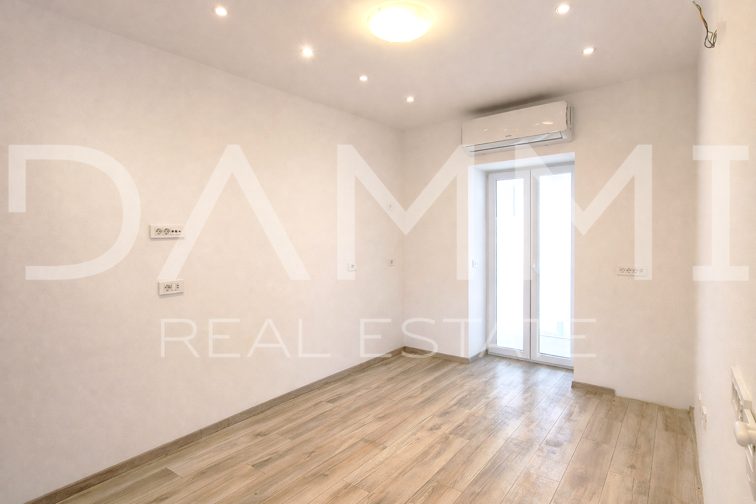 Pula Zentrum &ndash; neu renovierte Zweizimmerwohnung&comma; perfekte Lage