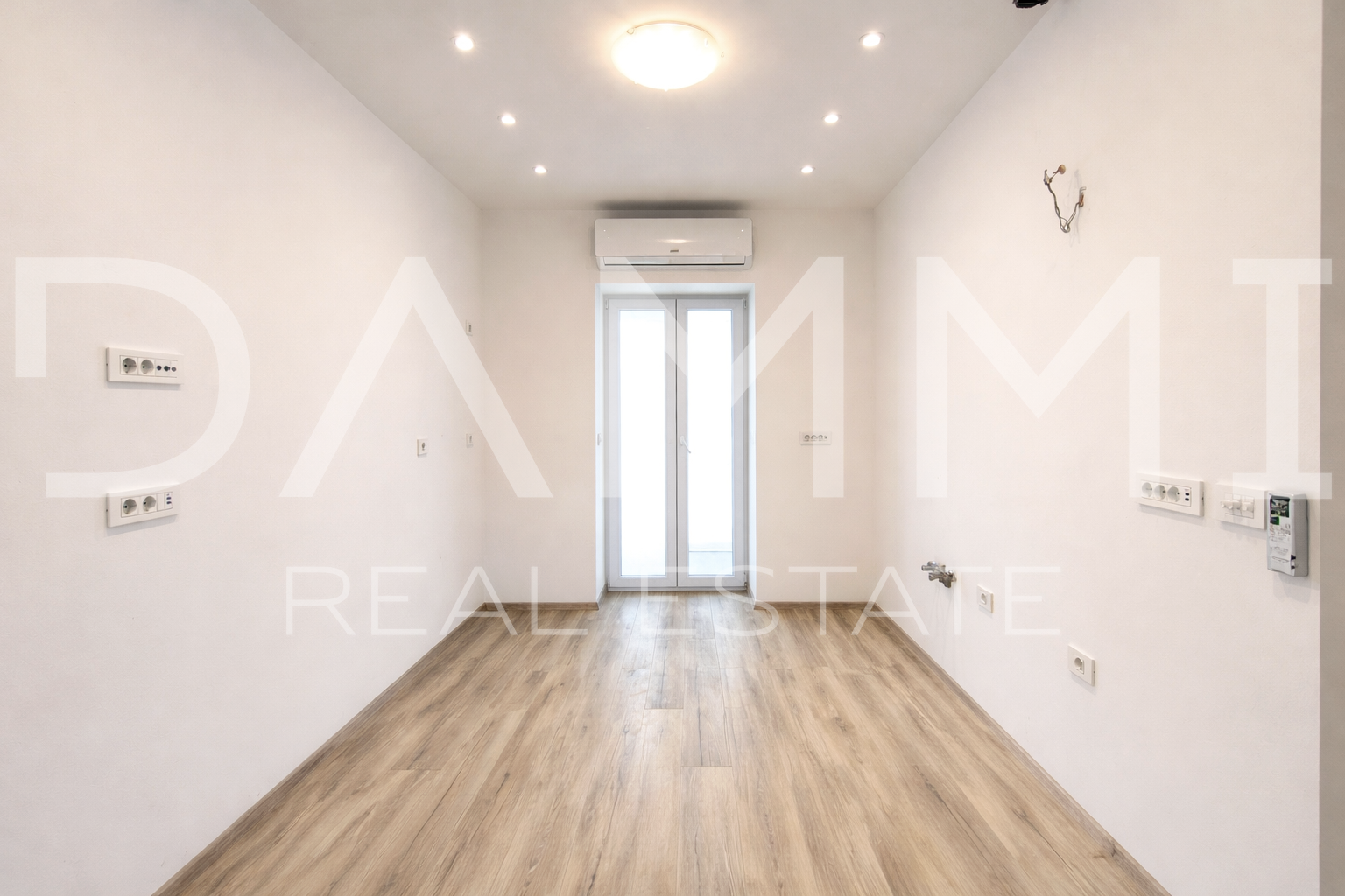 Pula Zentrum &ndash; neu renovierte Zweizimmerwohnung&comma; perfekte Lage