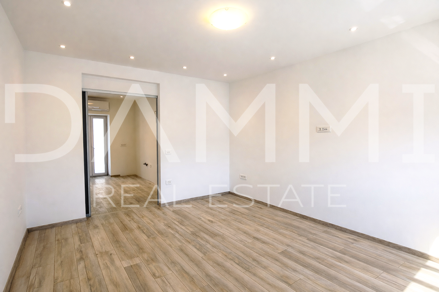 Pula Zentrum &ndash; neu renovierte Zweizimmerwohnung&comma; perfekte Lage