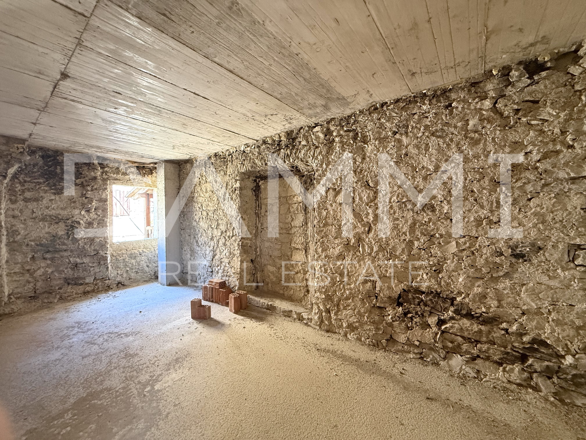 ISTRA, GROŽNJAN - Casa in pietra con vista panoramica ESCLUSIVO!