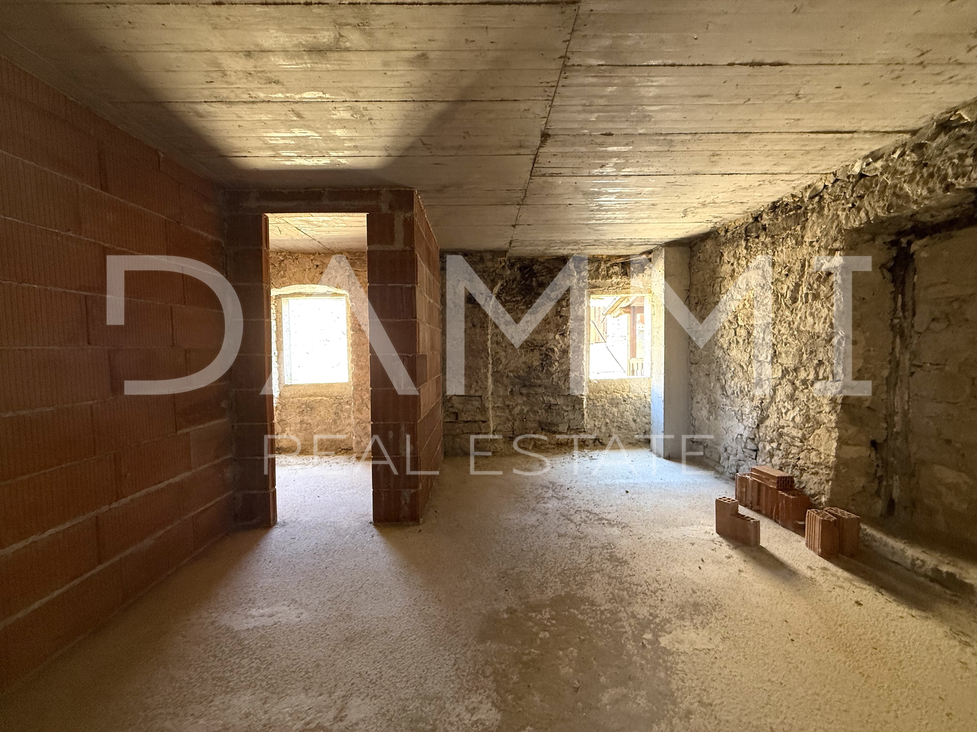 ISTRA, GROŽNJAN - Casa in pietra con vista panoramica ESCLUSIVO!