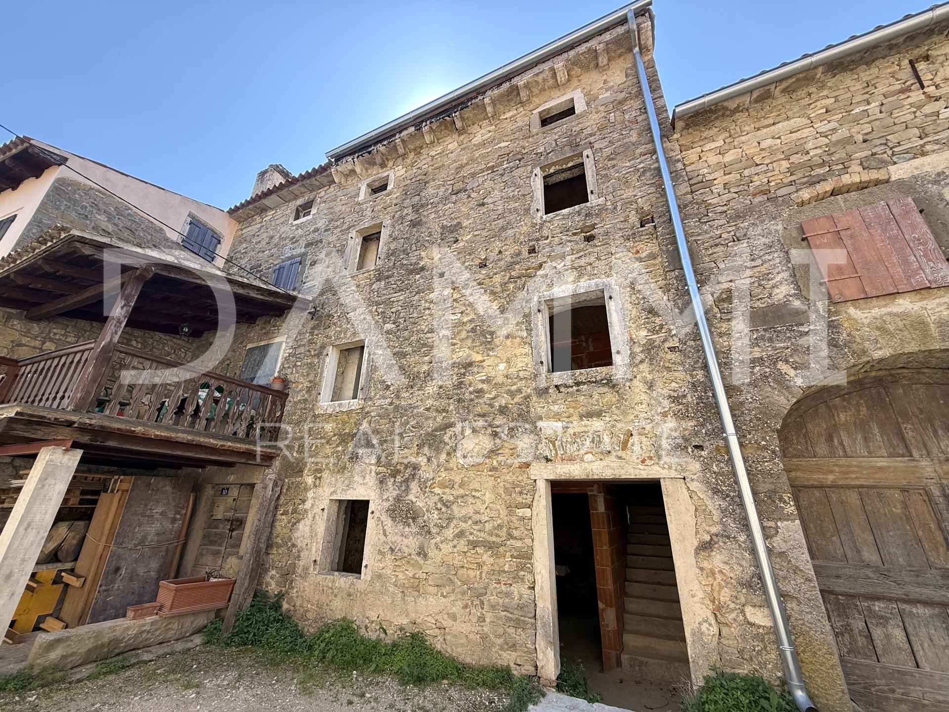 ISTRA, GROŽNJAN - Casa in pietra con vista panoramica ESCLUSIVO!