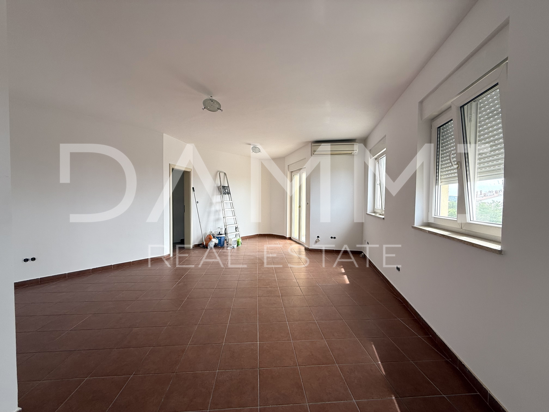 ISTRA, ROVINJ - Geräumige Wohnung mit zwei Schlafzimmern in erstklassiger Lage