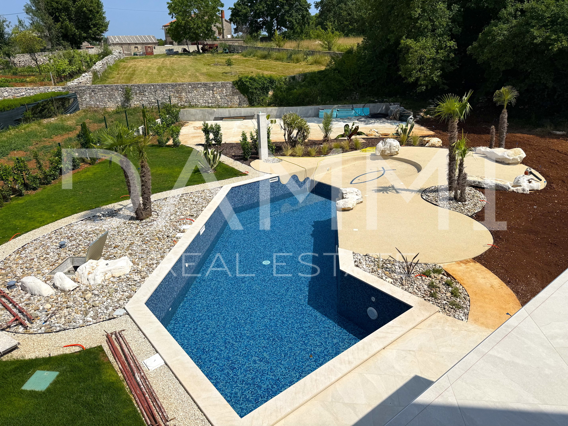 ISTRA, TINJAN - Moderne Villa mit einzigartigem Pool und Padelplatz
