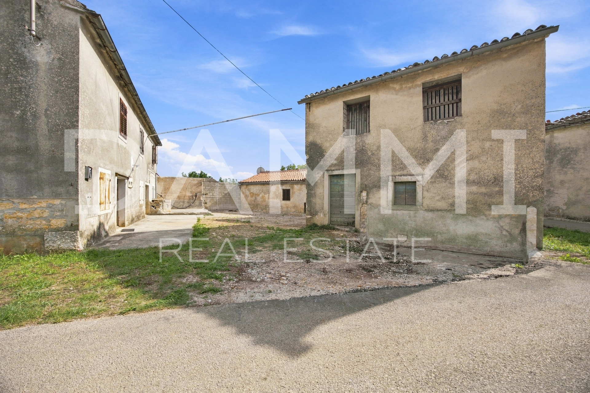 Central Istria &ndash; Two Legal Stone Houses with Renovation Project