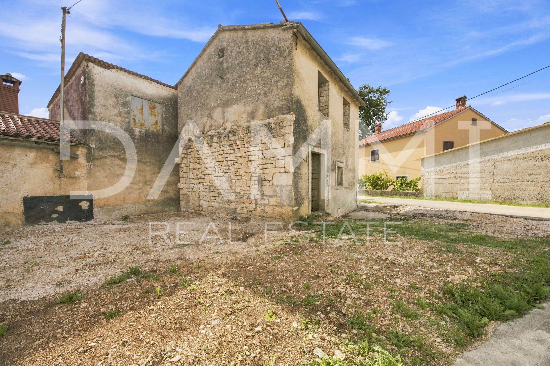 Central Istria &ndash; Two Legal Stone Houses with Renovation Project